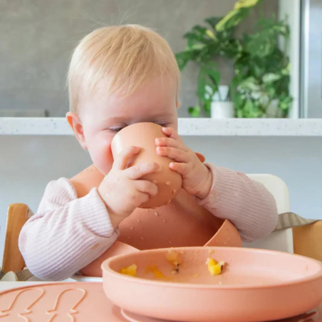 When to Transition From a Bottle to a Sippy Cup (And Which Cup to Choose)